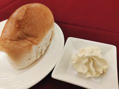 餐前面包加黄油-红房子西菜馆(淮海店)