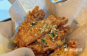 Red Sauce Crispy Chicken Wings