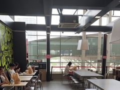 用餐区-麦当劳(深圳北站高铁店)