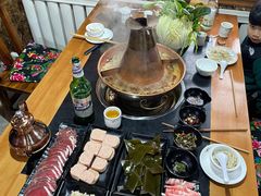 -果松木炭酸菜铜火锅·外婆参鸡汤