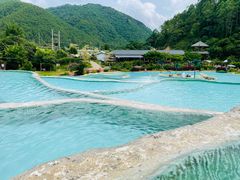 -十万大山布透温泉