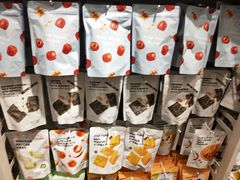 -名创优品(广州萝岗万达广场店)