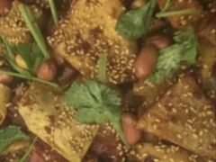 -愉肴麻辣香锅(中山路店)