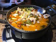 新品酸菜牛蛙-小龙坎火锅(好世界店)