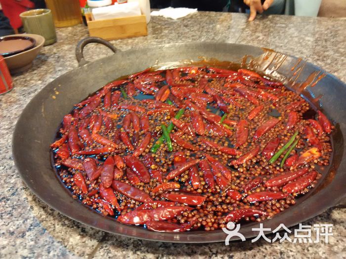 重庆表弟老火锅(岷江桥店)红辣辣的锅底图片 - 第7张