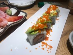 三文鱼牛油果卷-初居食屋日式料理(万象城购物中心店)