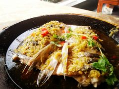 剁椒鱼头-阿瓦山寨·湘菜现炒·剁椒鱼头王(咸阳总店)