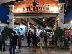 -席娜卡琳火车铁道夜市