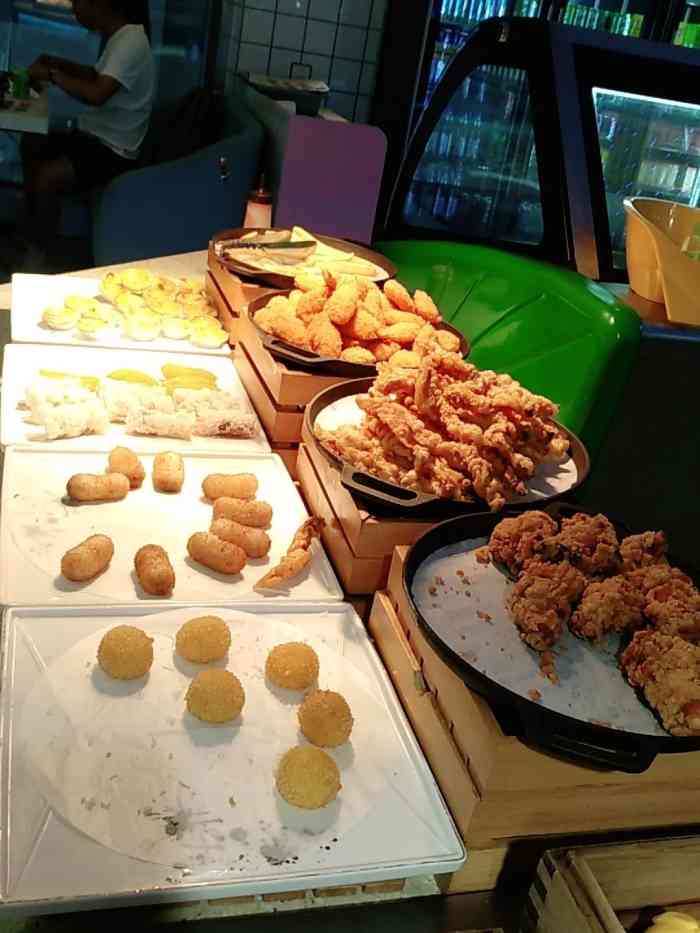 布尔牛排自助餐(宝龙广场店)-"今天晚上来这里吃牛排,一进来服务员就