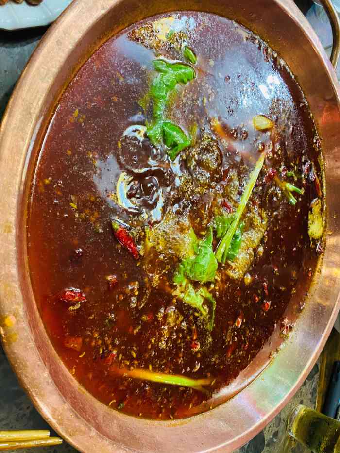 重庆露凝香老火锅-"本来准备去这条美食街吃韩式烤肉的,结果老.