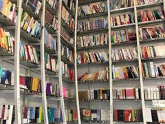 -钟书阁(松江泰晤士小镇店)