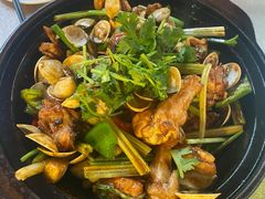 白贝土鱿啫鸡煲-大头唛·啫鸡煲.粤菜.专门店(289艺术园区店)