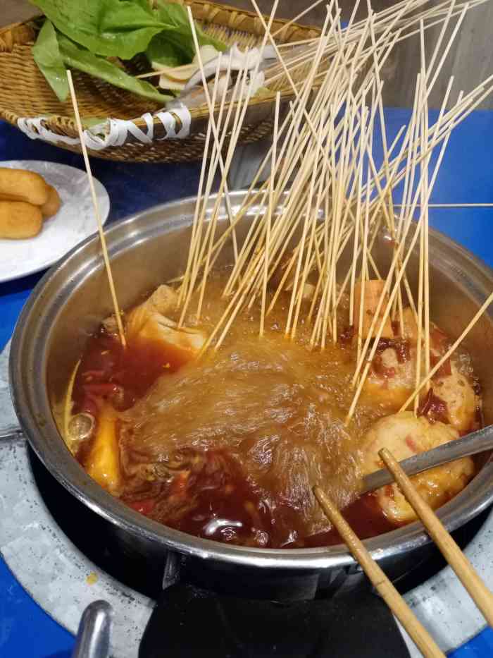 马路边边串串香(皓月广场店)-"之前就听说很不错~菜品新鲜程度还可以.