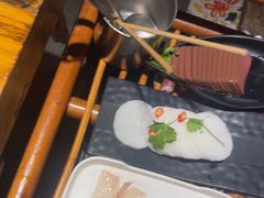 -老牌坊云南鱼豆花火锅(爱建店)