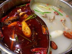 鸳鸯锅底-巴四老城区炭火蛙锅(张江店)