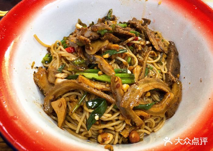 周真真南昌粉面(广场东路店)牛肉牛肚双拼拌粉图片