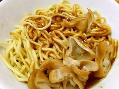 -松树干拌面店