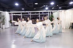 -深舞形体民族舞蹈工作室