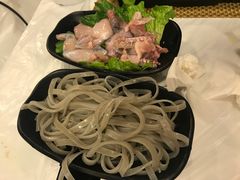 -鲜入围煮花胶鸡海鲜火锅
