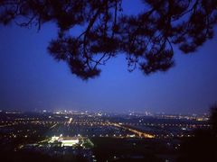 -鬼笑石后山停车场