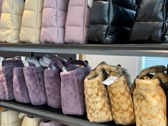 -百年港湾奥特莱斯(香炉礁店)