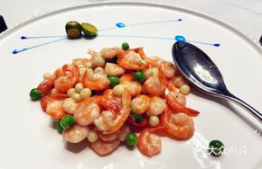 Chicken Head Rice with Tiger Prawn and Fengwei Vegetable