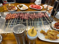 -哈尔滨小酒馆·鲜肉现穿自助烧烤(康新花园店)