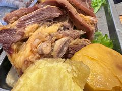 -牧民人家羊粪火自煮手把肉餐馆