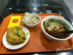 -牛一嘴·兰州牛肉面·大盘鸡(财富中心店)