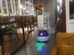 大堂-机器人火炉披萨