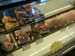 面包甜点陈列柜-蜂蝶来饼店(拱北总店)