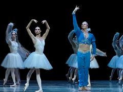 -交通银行前滩31演艺中心