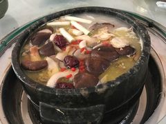 -南渝食府.墨脱石锅松茸鸡