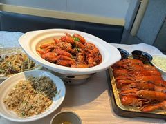 -肥肥虾庄·金牌油焖大虾(汉街SKP店)