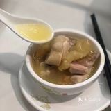 隔壁还有一家路边港式街头风的烧烤店也是他们家的