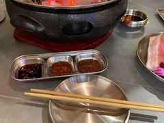 -围炉肉舍•炭烤活鳗•丹东海鲜烤肉(步行街店)