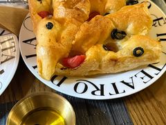 新鲜番茄黑橄榄佛卡恰-IL TEATRO 精品意大利餐厅