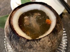原只椰炖乌鸡汤-汤城小厨•粤菜•靓汤(苏州街店)
