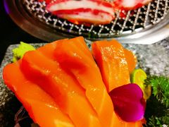 三文鱼刺身-虎焱炭火烧肉