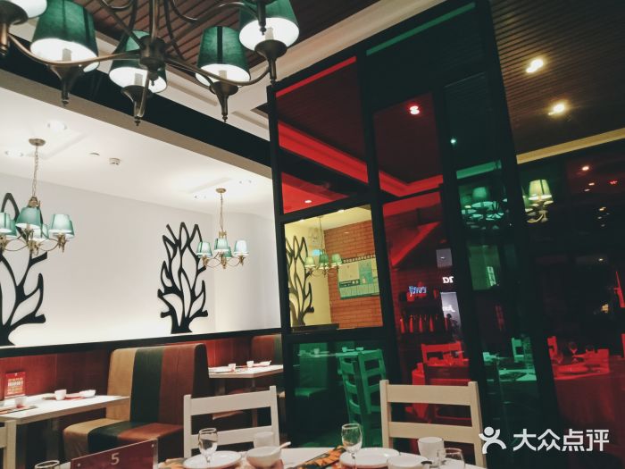 闫府私房菜·百年鲁菜(恒隆店)大堂图片