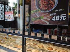 面包甜点陈列柜-新万鑫银丝面·非遗无锡味(惠山古镇店)