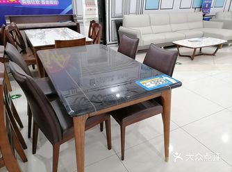 这款桌子相配套的椅子是