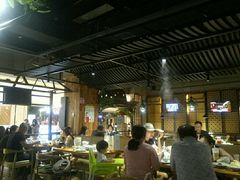 大堂-洪氏嗨捞·广东猪肚鸡·椰子鸡火锅(西咸万象城店)