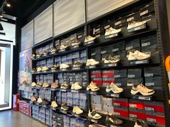 -SKECHERS 斯凯奇(上海国际时尚中心店)