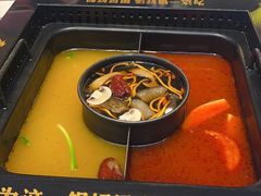 -老牌坊云南鱼豆花火锅(哈西万达店)