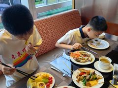 -大中华希尔顿酒店-念自助餐·嗨啤·小龙虾