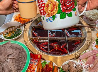 瞒不住啦!这家九宫格火锅好吃到哭!