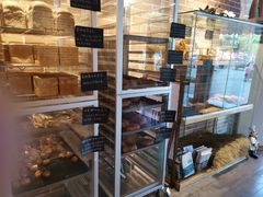面包甜点陈列柜-山下面包坊(湖滨店)