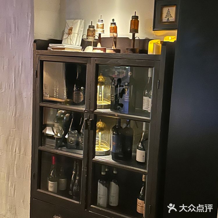 月山自由餐厅 店如其名，是建国设计美学馆里的西餐厅