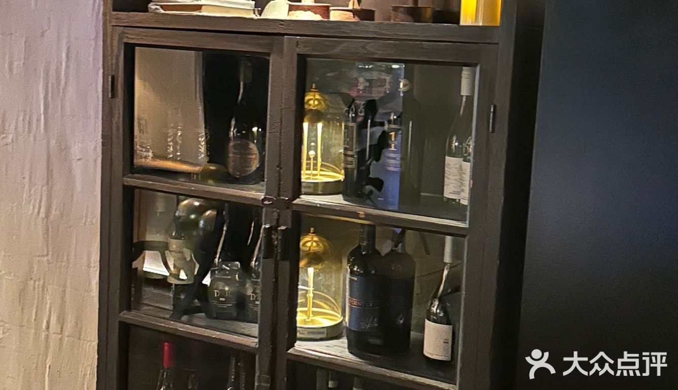 月山自由餐厅 店如其名，是建国设计美学馆里的西餐厅